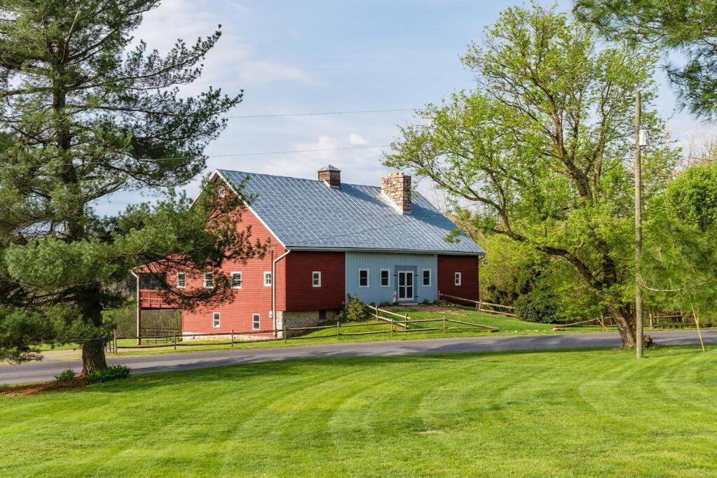 The Barn At Evermore: Riverfront Retreat W/Hot Tub Лурей Экстерьер фото