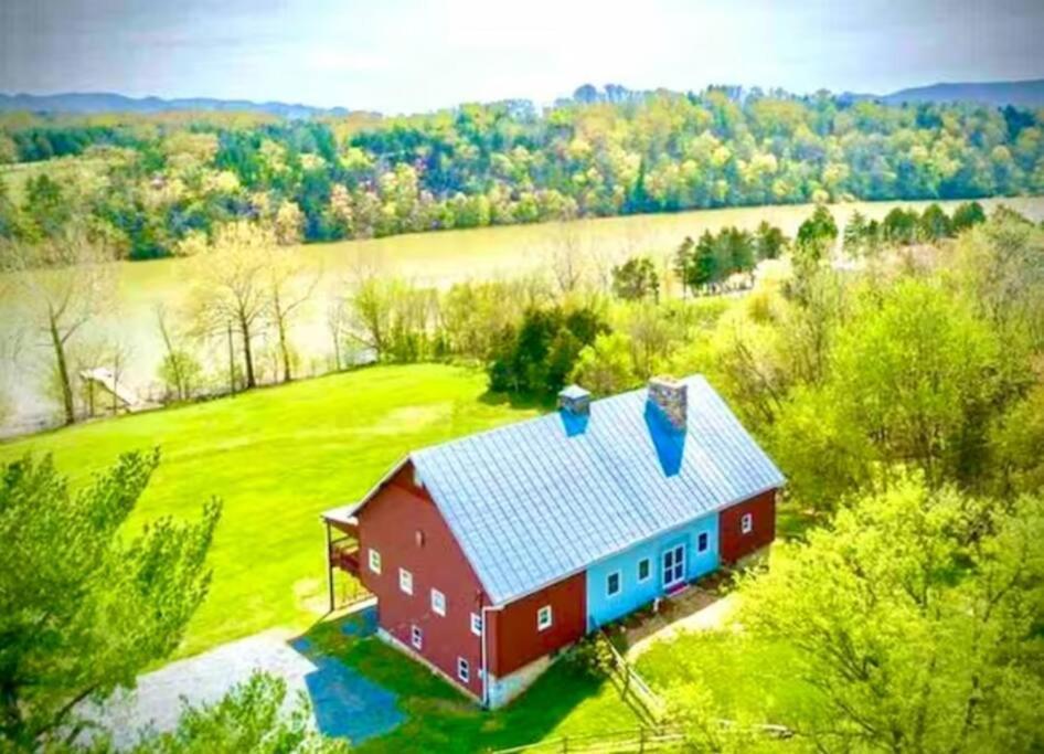 The Barn At Evermore: Riverfront Retreat W/Hot Tub Лурей Экстерьер фото