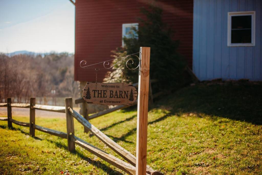 The Barn At Evermore: Riverfront Retreat W/Hot Tub Лурей Экстерьер фото