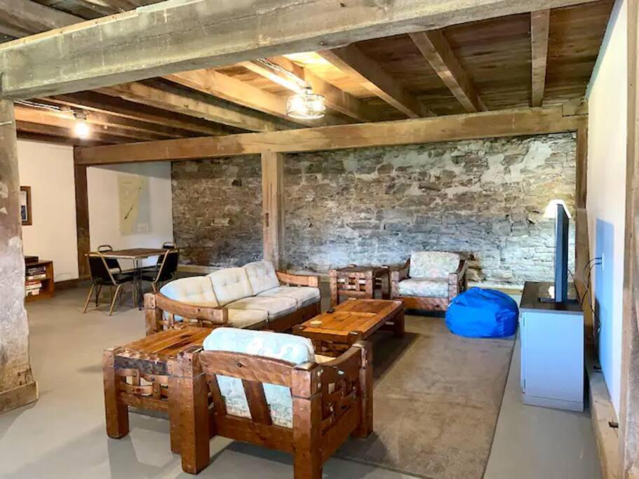 The Barn At Evermore: Riverfront Retreat W/Hot Tub Лурей Экстерьер фото