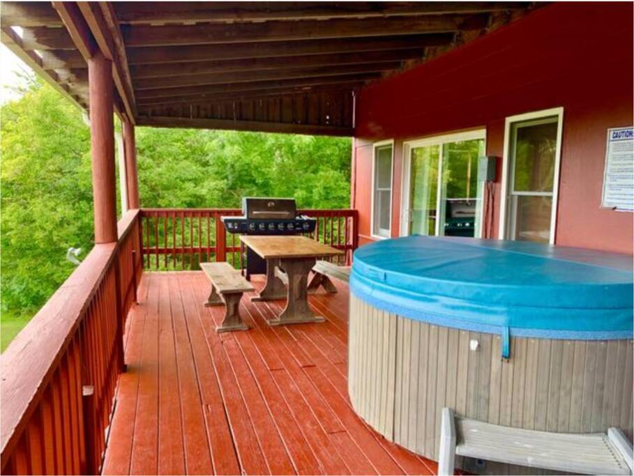 The Barn At Evermore: Riverfront Retreat W/Hot Tub Лурей Экстерьер фото