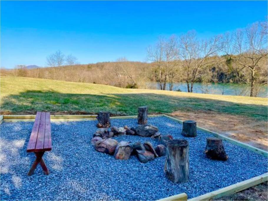 The Barn At Evermore: Riverfront Retreat W/Hot Tub Лурей Экстерьер фото